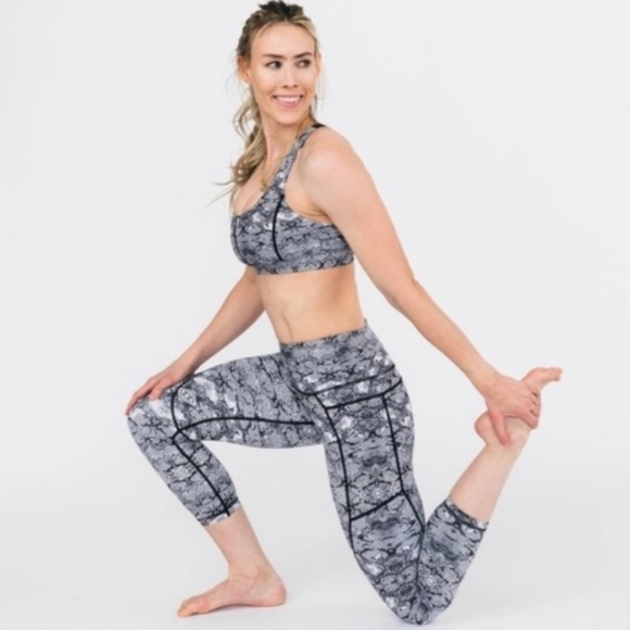 ZYIA Light n Tight Adjustable  Cobra Metallic Snakeskin Sports Bra Size XLarge - Picture 3 of 11